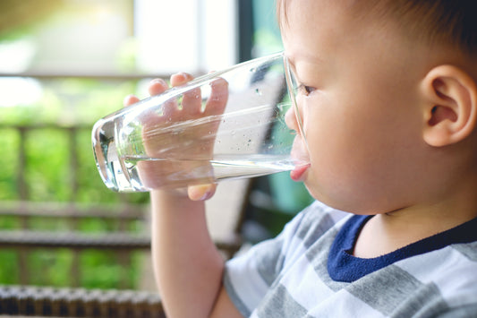 child drinking water to prevent dehydration