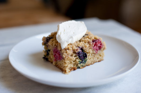 summer berry crumb cake
