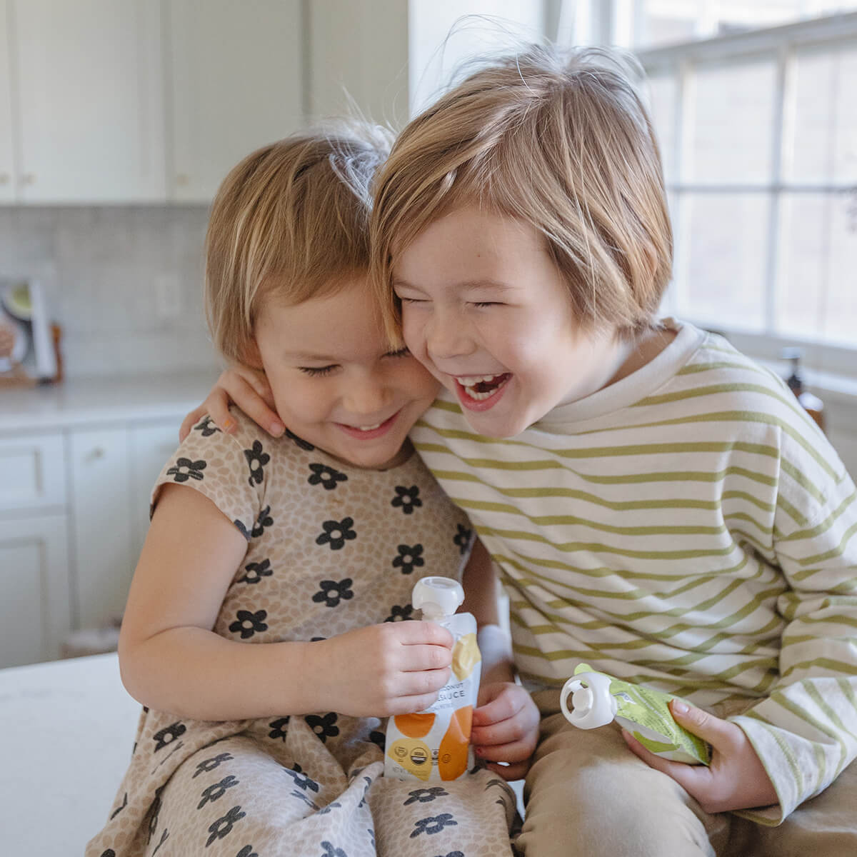 kids enjoying organic applesauce pouches